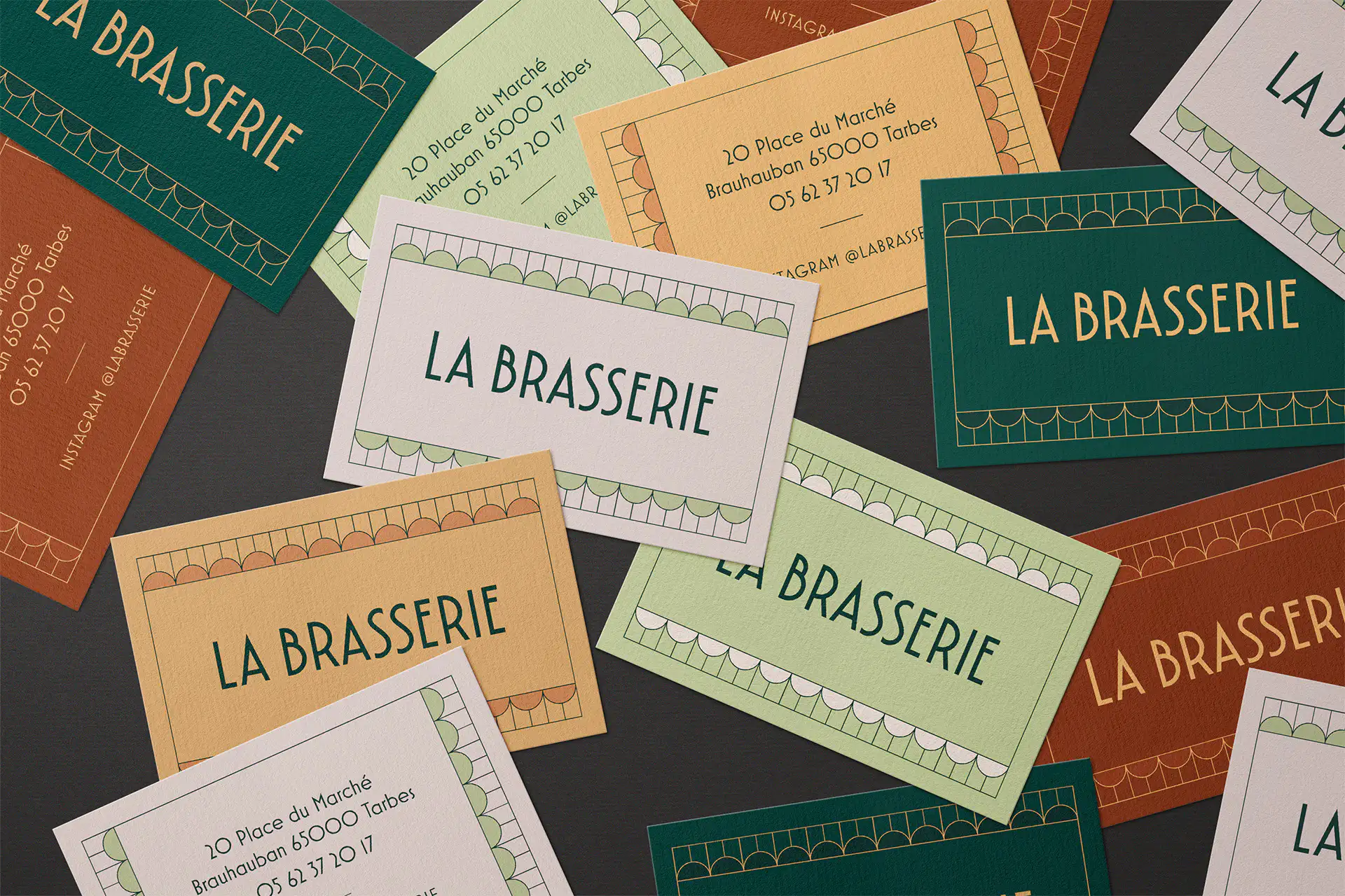Cartes de visite La Brasserie déclinées en plusieurs coloris.