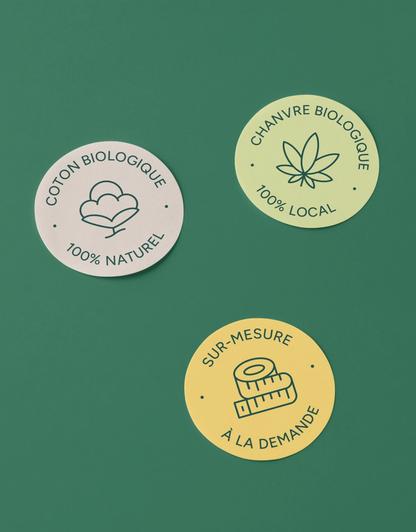 Badges illustrés de l'identité visuelle Futaine déclinés en plusieurs couleurs.
