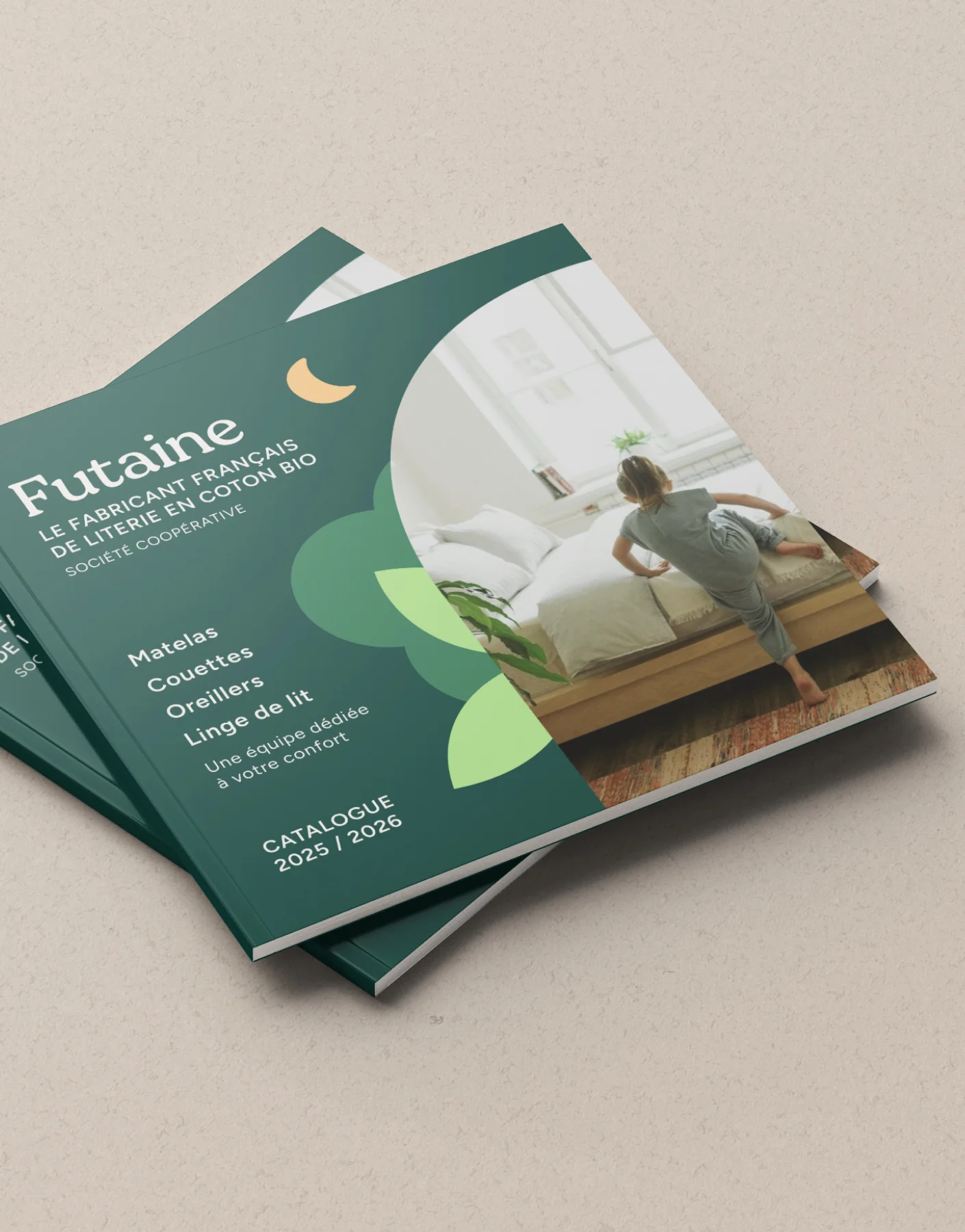 Couverture du catalogue Futaine mettant en scène l'univers graphique et les engagements de la marque.