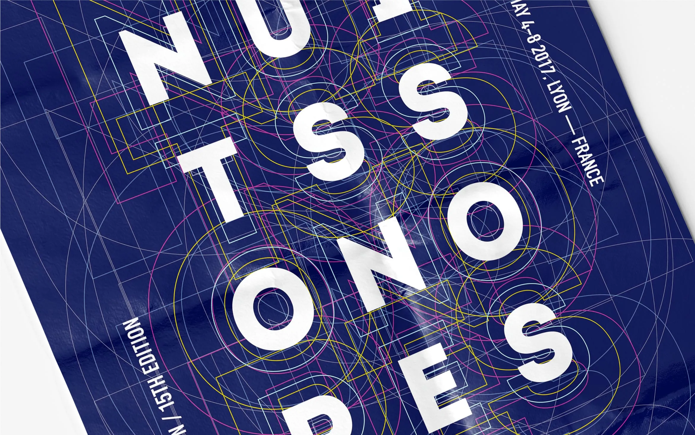 Détail graphique de l’affiche Nuits Sonores inspiré des vibrations et des ondes musicales.